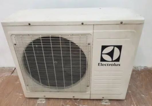 Electrolux 2 ton Cabinet AC in new condition one season used only