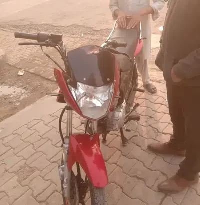 Yamaha ybr 125 model 2015 sell in Lahore