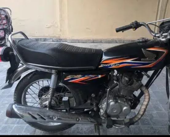 Honda CG125 2018_2019 black good condition