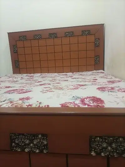 Bed with mattres for sell in Islamabad