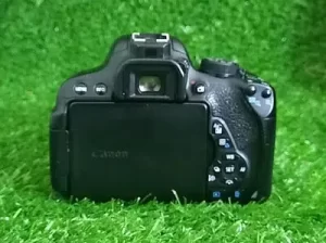CANON CAMERA 700D WITH KIT LENS SELL IN Gujrat
