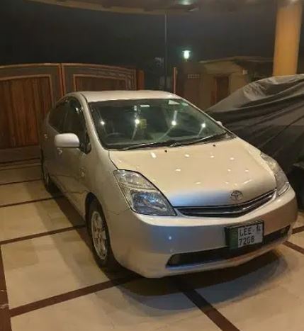 Toyota prius for sale in faisalabad