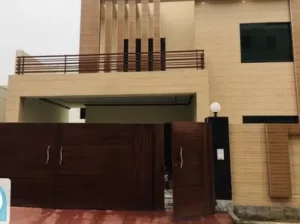 10 Marla Beautiful House For Sale in Faislabad