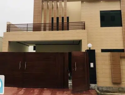 10 Marla Beautiful House For Sale in Faislabad