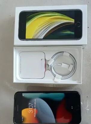 Apple iphone SE,Black, 64GB. NON PTA for sale